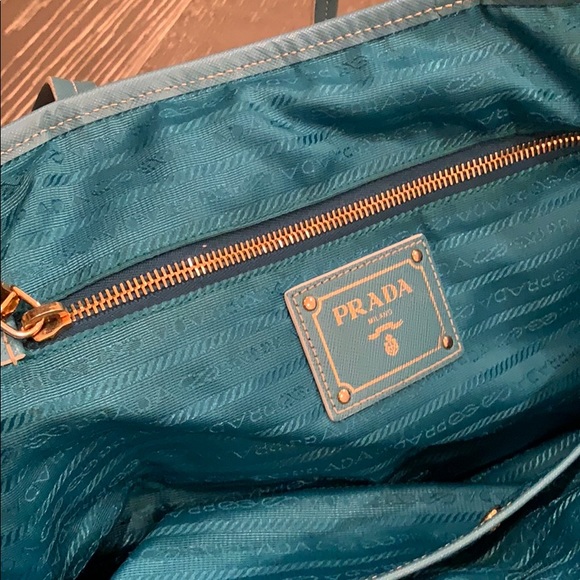 Prada bag - Picture 3 of 8